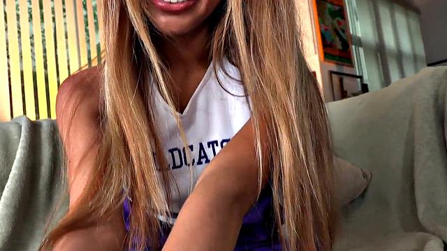 Asian cheerleader, 21yo, gives awesome POV to BF