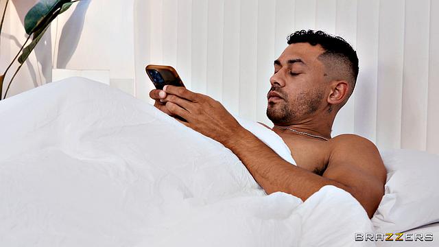 мамка застукала парня дочки и сама соблазнила жеребца