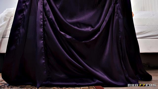 мамка застукала парня дочки и сама соблазнила жеребца