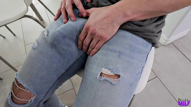 Having My Stepmom for Breakfast - S4:E9