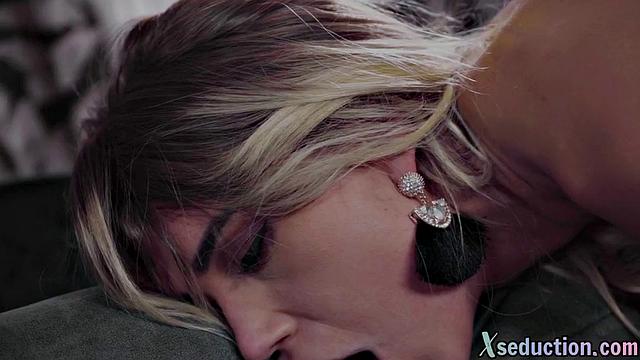 Cumthirsty blonde slut gets pussy banged