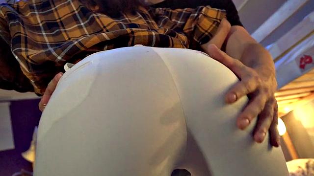 Hotel babe shares strangers cock in 3way