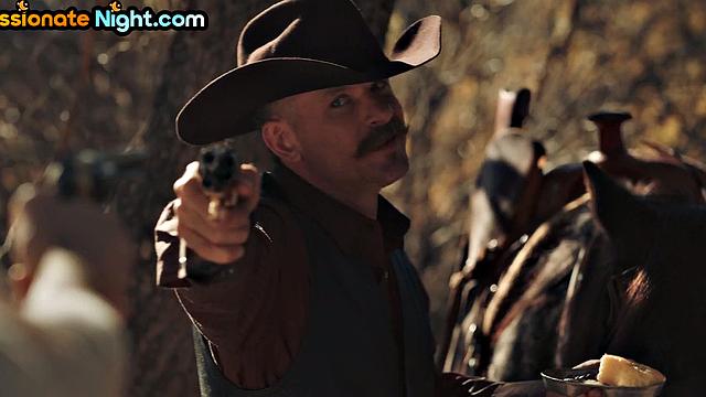 Ковбой разносит азиатскую шлюху с сиськами прямо в стойле