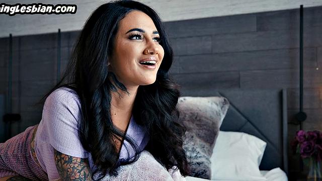 Big-titted alternative MILF pussylicking GF in stockings