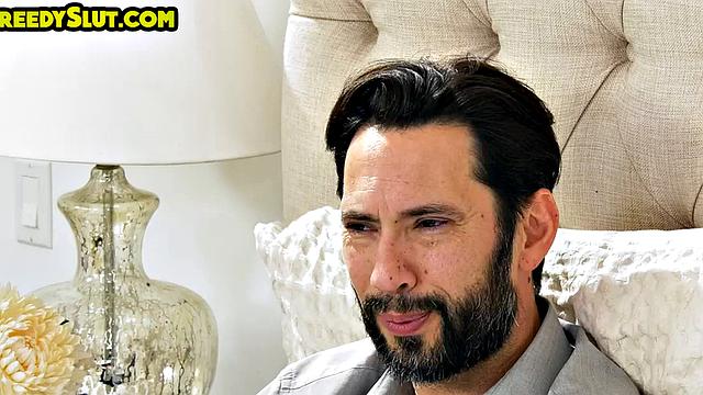 Блондинка получает жёсткий анал от своего парня