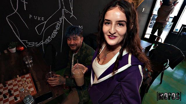 Эмеральд проверяет Джейсона на выносливость - тот еле держится