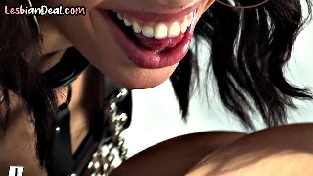 Strapon lesbian analdrilling her GF