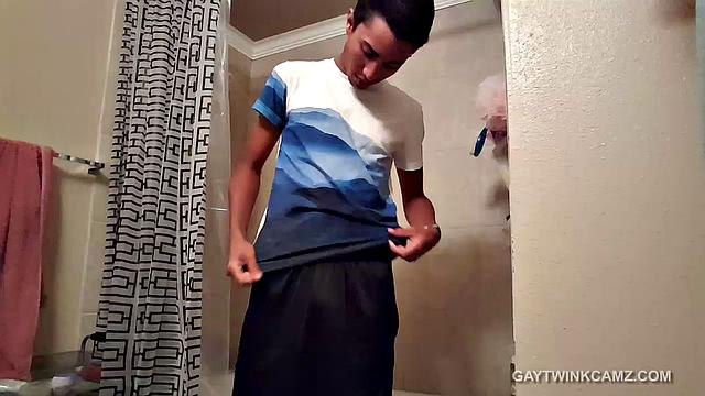 Hung Latin Twink Lucas Shower Jacking