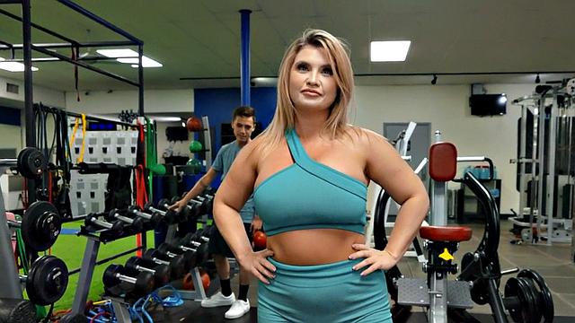 Short guy fucks big ass MILF from gym in toilet