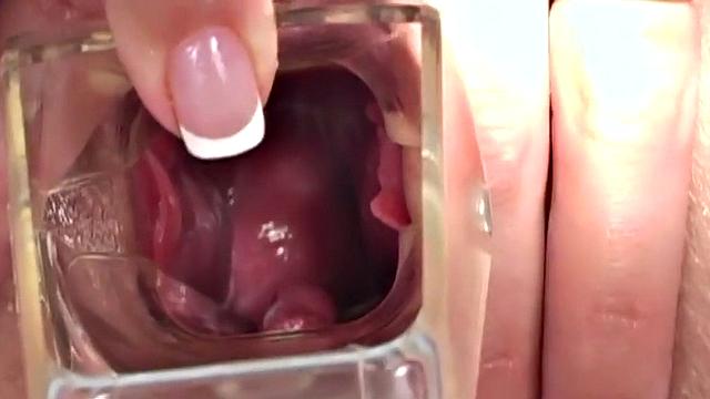 Pissing babe in high heels gapes pussy with speculum