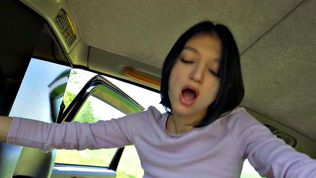 Skinny 21yo taxi client public fucked outdoors in cab
