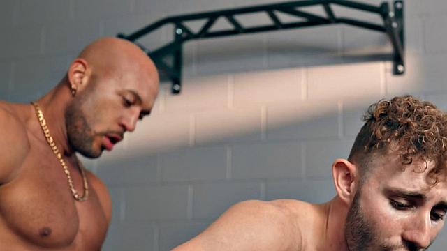 Black eager jock pounds ass of gym bottom after deepthroating