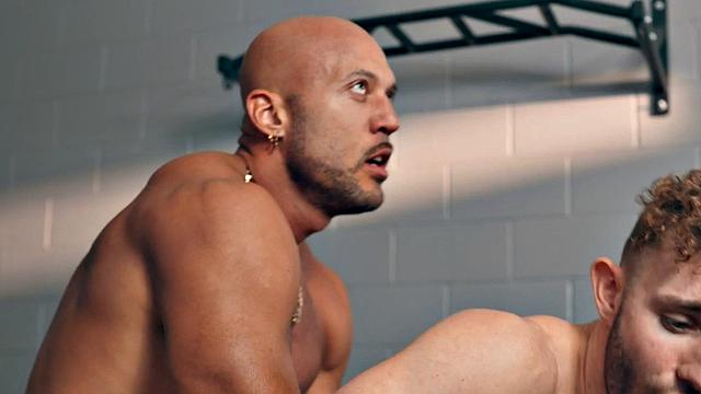 Black eager jock pounds ass of gym bottom after deepthroating