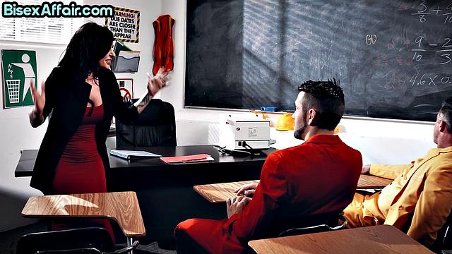 Cumloving MILF pussyfucked in 3some