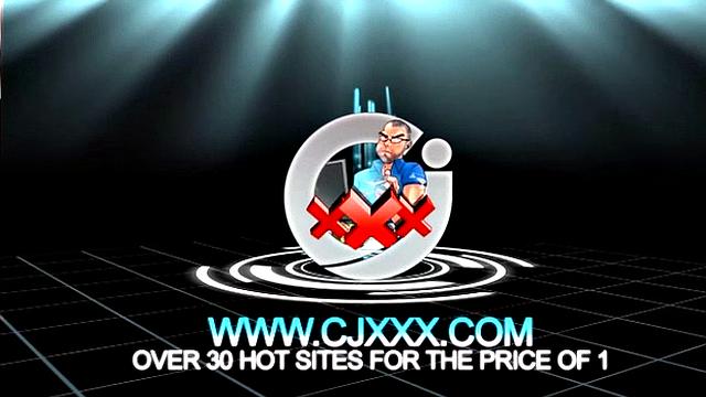 Зак не сдерживается и мощно кончает прямо в трусы