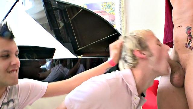 Amateur Ebony spoiled in voyeur party anal orgy