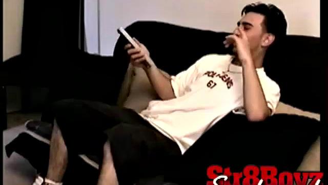 Полли дрочит и кончает на камеру