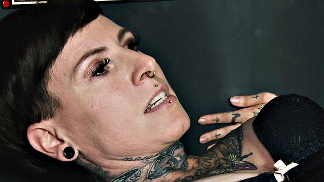 Shoot Me Hot Juice In Face