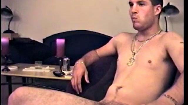 Парень изматывает себя долгой дрочкой и горячо кончает