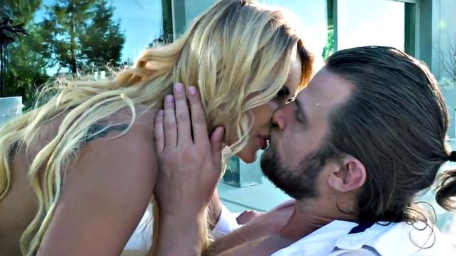 Big-dicked stud pounds hairy anal babe in wild outdoor missionary
