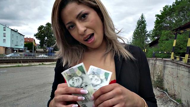 чешская милфа трахается за деньги на pov кастинге