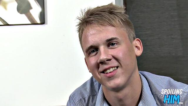 Cock-hungry jock enjoys anal pounding