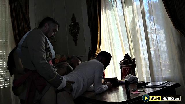 Роскошная гей-оргия в дворце, страстные парни исследуют все желания - Aristofuck 2, часть 1