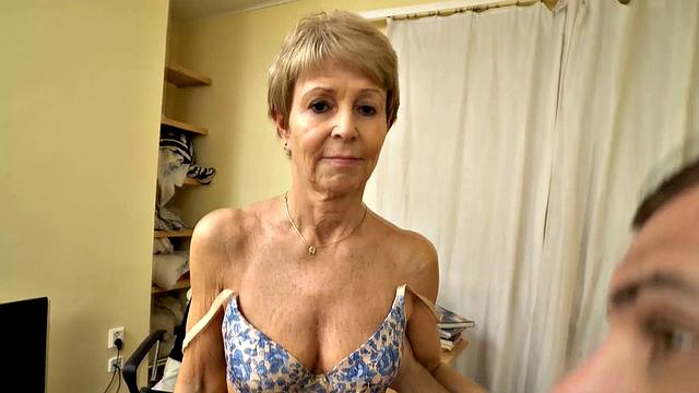 MATURE4K. Mature maid with short haircut is carnal with man池efore leaving