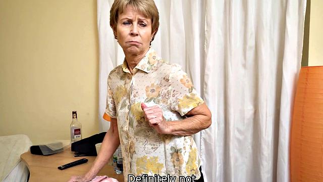 MATURE4K. Mature maid with short haircut is carnal with man池efore leaving