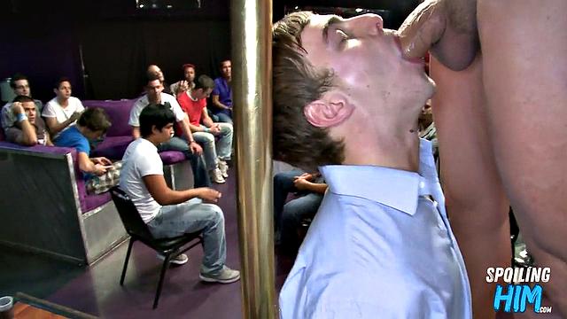 Party amateurs giving head to dancers
