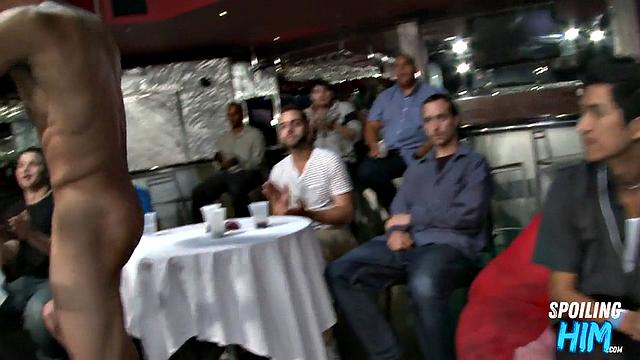 Party amateurs giving head to dancers