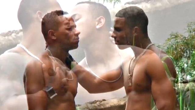 Showing a guy that your hardon pokes up past the top of your pocket is a sure way to get him out of his pants and into yours. Nestor Silveira gets a look at Luis Suares doing just that and that's it takes.