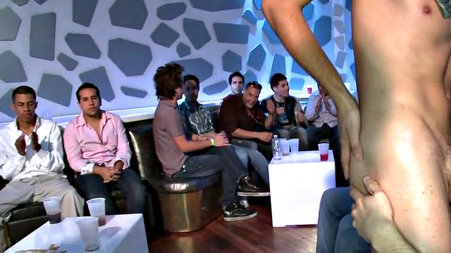 реальная стрип-вечеринка с публичными минетами