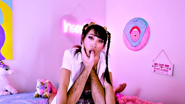 Salee's Muffin Gets Penetrated