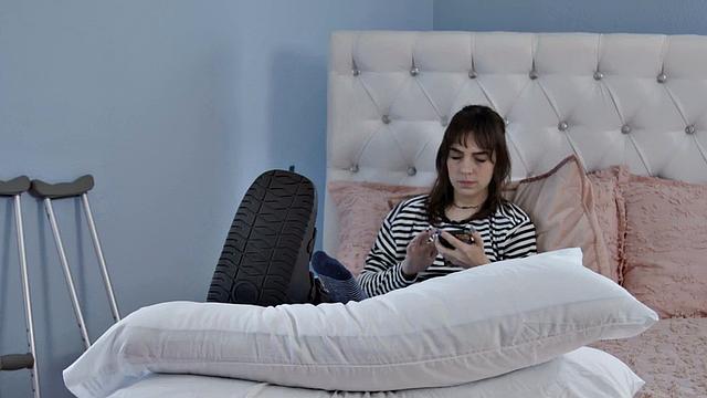 Busty cougar spreads her cunt for stepson