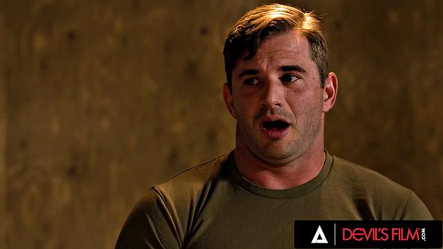 Кенна Джеймс застала соседа за дрочкой и устроила страстный секс втроём с Натаном Бронсоном.