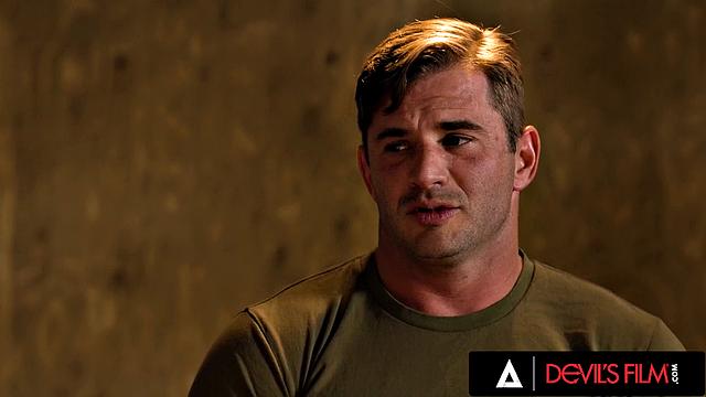 Кенна Джеймс застала соседа за дрочкой и устроила страстный секс втроём с Натаном Бронсоном.