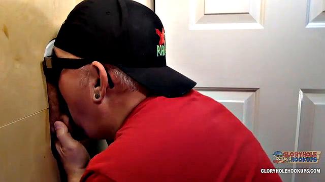 Gloryhole Deep Throat And Swallow Session