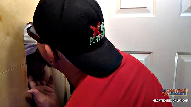 Gloryhole Deep Throat And Swallow Session