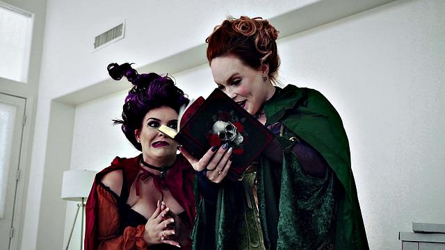 три ведьмы без трусов и неудачливый парень с подсвечником