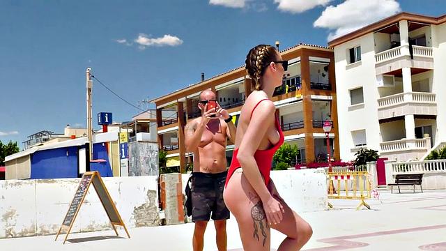 Latin babe deepthroats BF before getting fucked in public beach