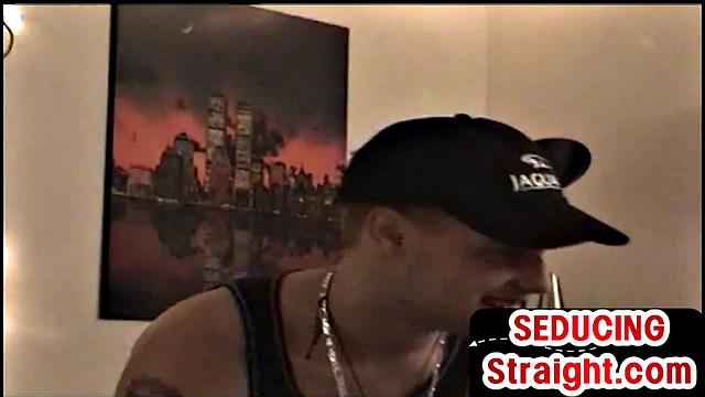 мужественный парень дрочит крепко под жёсткое порно