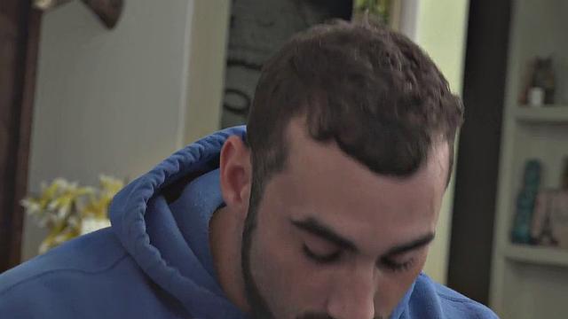 татуированная транса с маленькой грудью трахается с сводным братом в анал