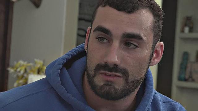 татуированная транса с маленькой грудью трахается с сводным братом в анал