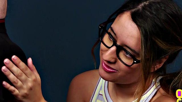 Amateur CFNM 21yo with glasses sucks till cumshot