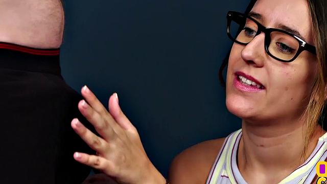 Amateur CFNM 21yo with glasses sucks till cumshot