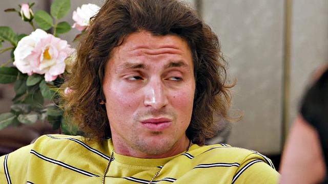 Busty stepmom dickrides and deepthroats in couple