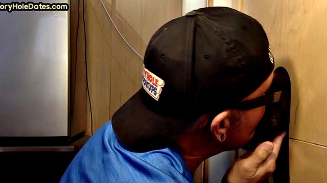 Homemade gloryhole DILF sucks black dong till cum in mouth