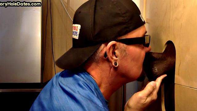 Homemade gloryhole DILF sucks black dong till cum in mouth