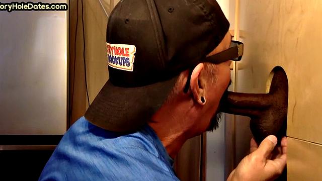 Homemade gloryhole DILF sucks black dong till cum in mouth